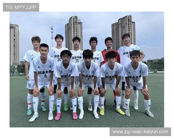 足球俱乐部在青训中建立学业、心理与职业三轨支持并定期公开评估